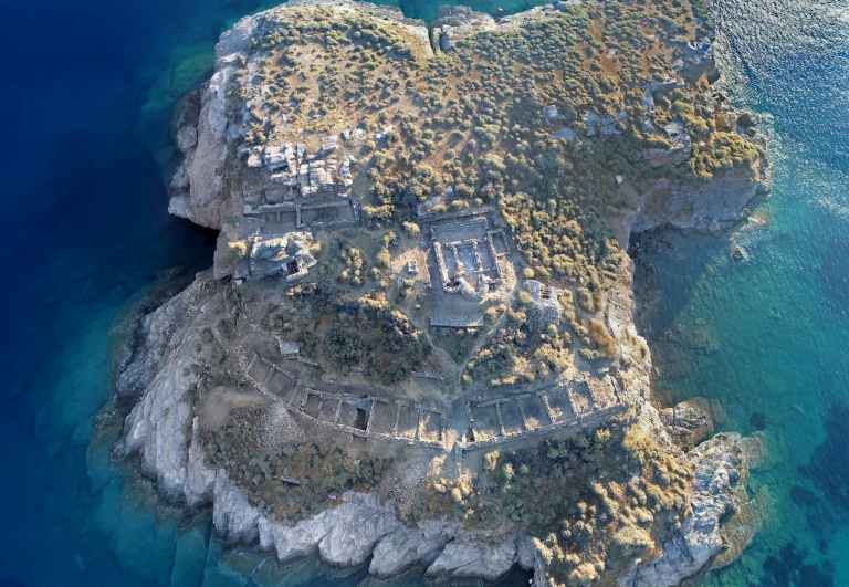 Encuentran una inscripción del siglo IV a.C. que cuenta la historia de un pirata en la isla griega de Citnos