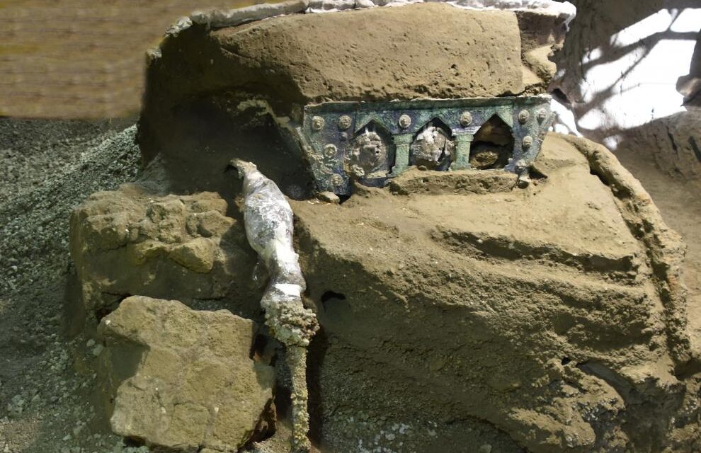 Asombroso hallazgo en Pompeya: una gran carroza ceremonial casi intacta
