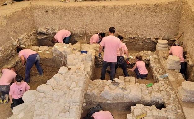 Descubren los restos de un nuevo patio columnado en la Villa Romana de Salar