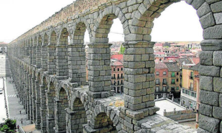 Latín, olimpiadas y twister romano: Estudiantes de Granada celebran en Segovia el día de la Fundación de Roma
