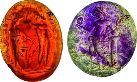 Las fascinantes piedras talladas perdidas hace casi 2.000 años y encontradas en los desagües de unos baños romanos
