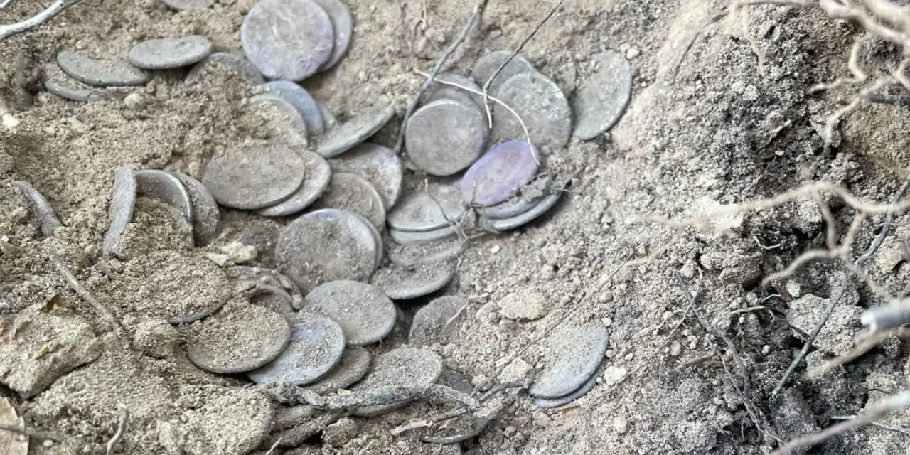 Un tesorillo de 175 monedas de plata de un legionario romano sale a la luz en un bosque de Italia