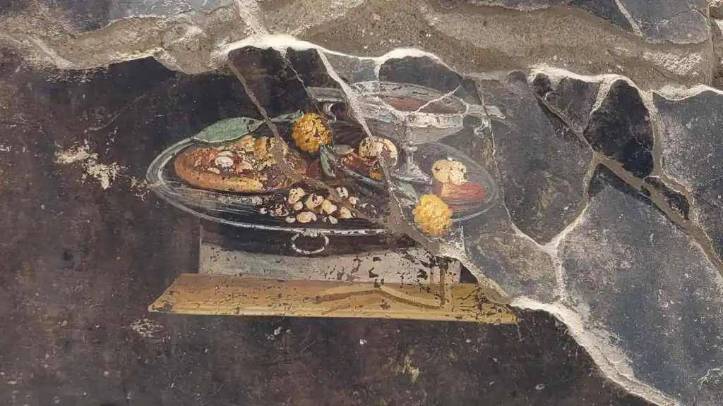 Increíble hallazgo en Pompeya: un bodegón pintado al fresco con una ‘pizza antigua’