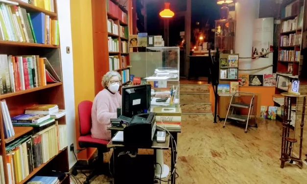 Adiós a la única librería tradicional de Bellas Vistas: Áurea Clásicos cierra por jubilación y la casa se traslada a Arganzuela