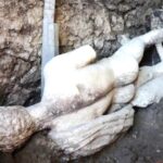 Arqueólogos hallaron una estatua del Imperio Romano que fue escondida de apuro en una alcantarilla