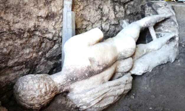 Arqueólogos hallaron una estatua del Imperio Romano que fue escondida de apuro en una alcantarilla