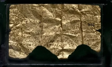 Hallazgo estremecedor en la arqueología: descifran la Tablilla de Oro de Petelia y descubren un manual para atravesar el inframundo